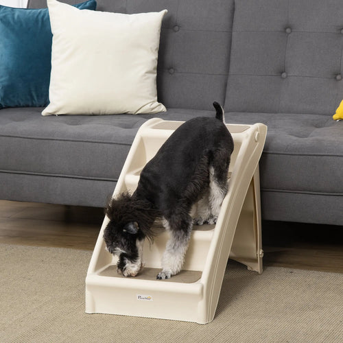 Perro bajando por la escalera plegable de cuatro peldaños junto al sofá